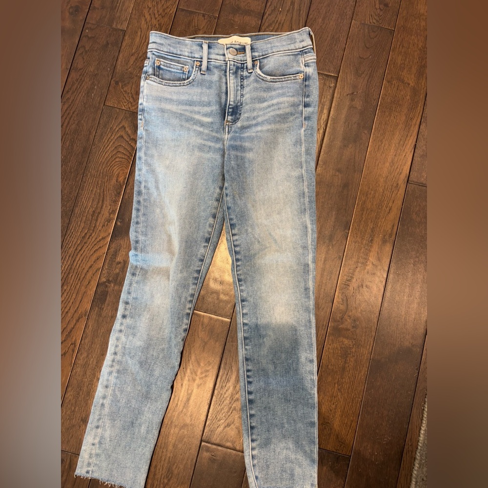 Aritzia Nico Mid Rise crop jean, light blue denim